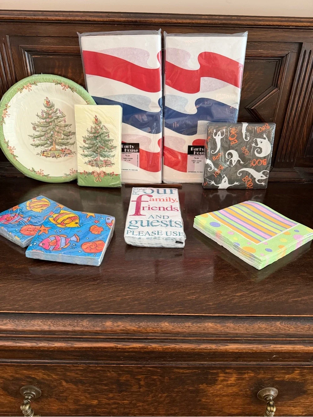 1️⃣1️⃣4️⃣ Pieces of Misc. Party Paper Products 🇺🇸🐠🎄🎁